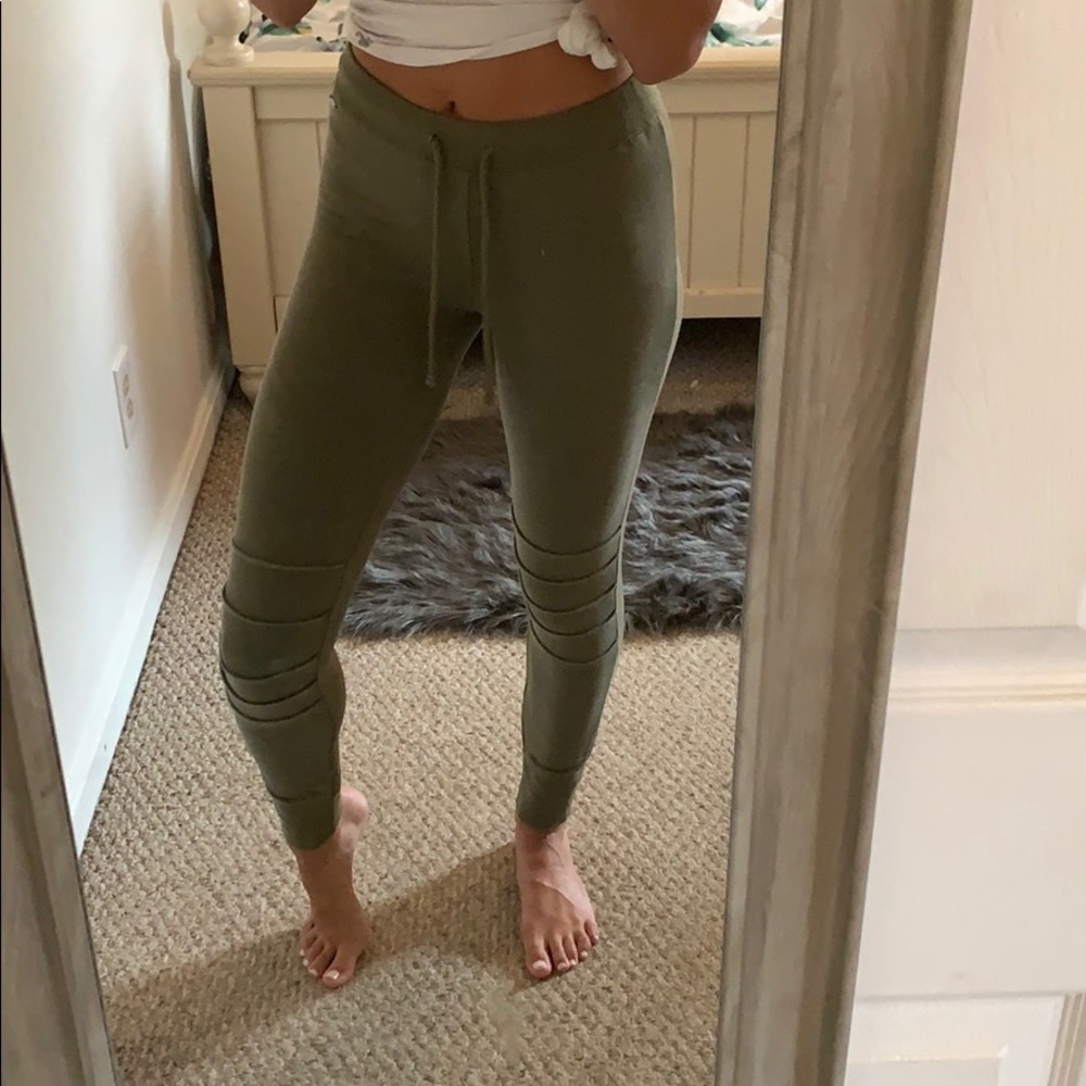 HOLLISTER OLIVE GREEN SWEATPANTS SIZE SMALL